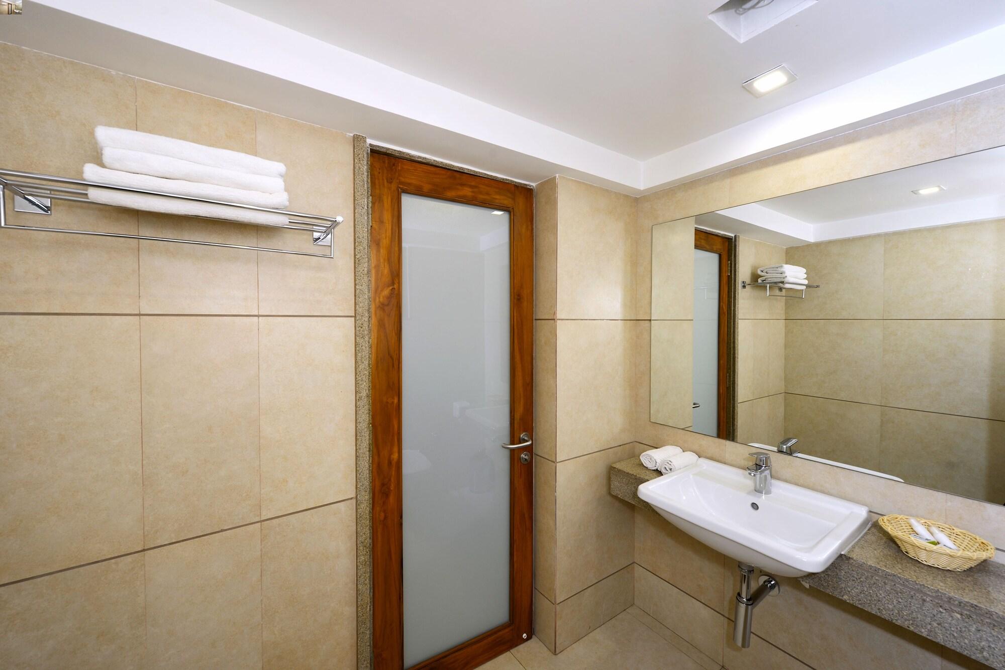 Budget Inn Bellevue Surat Exterior foto