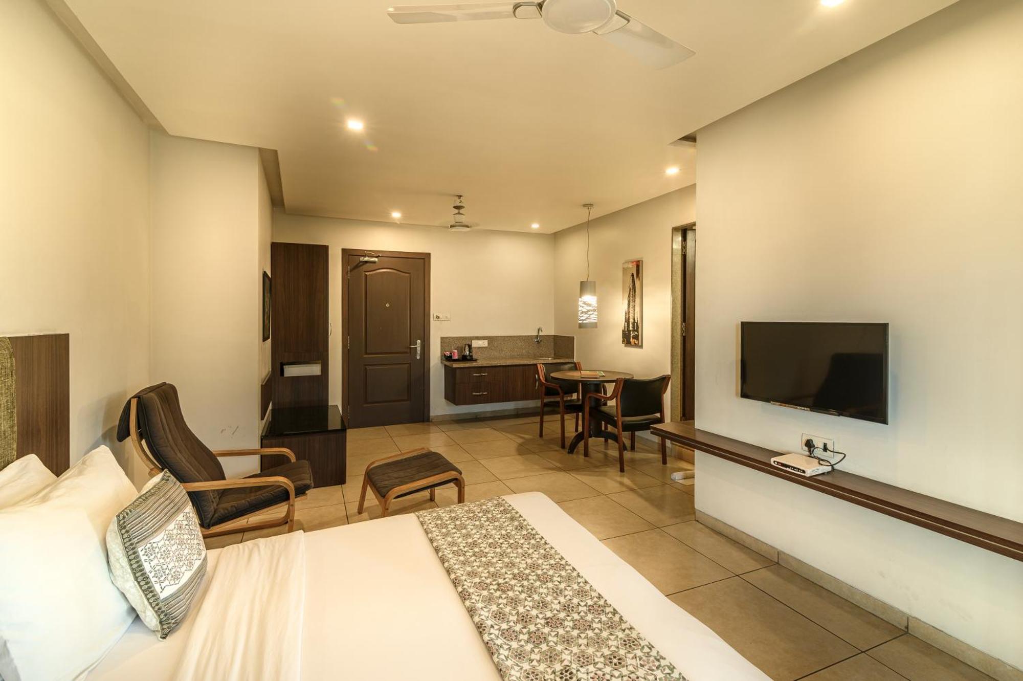Budget Inn Bellevue Surat Exterior foto