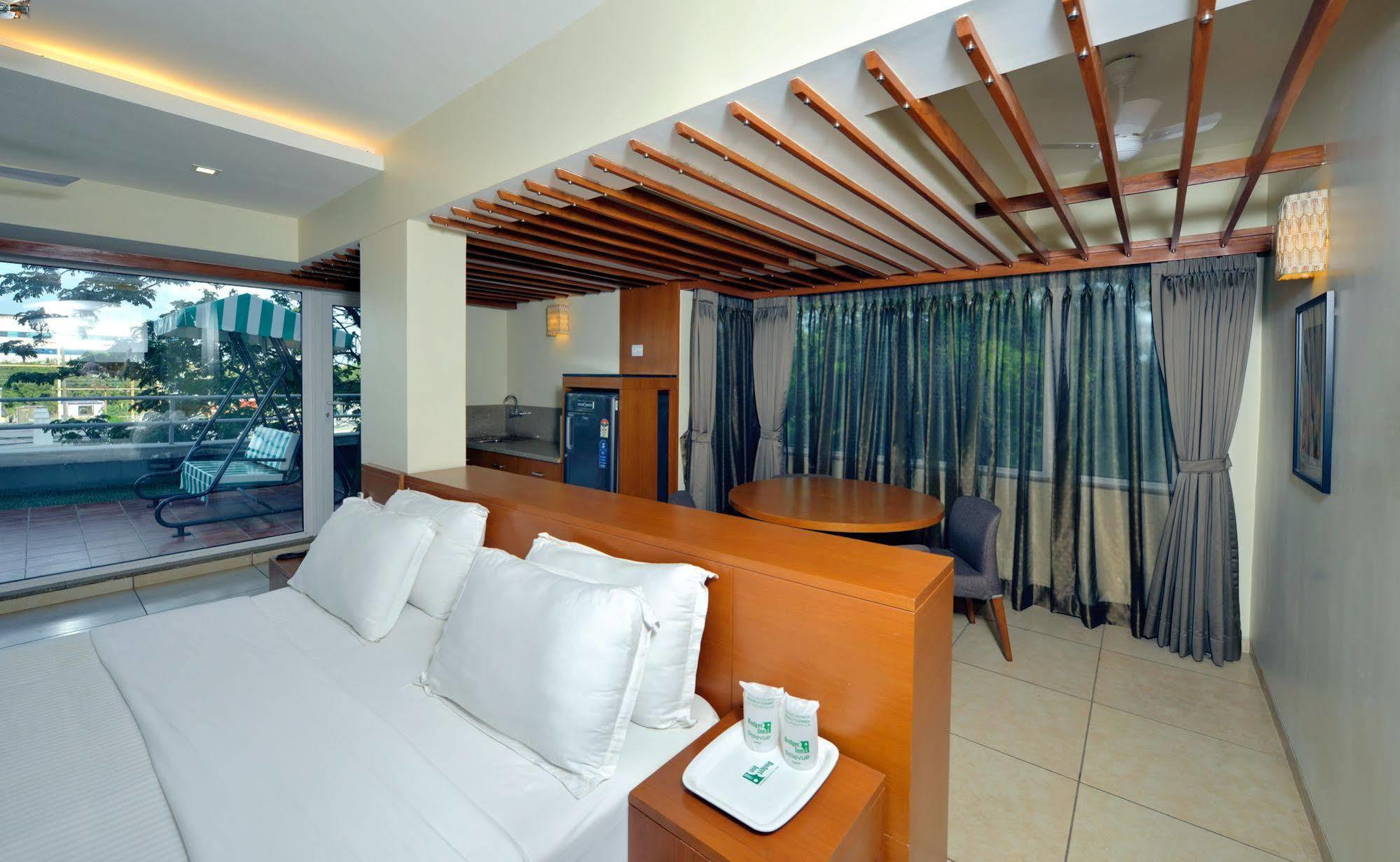 Budget Inn Bellevue Surat Exterior foto