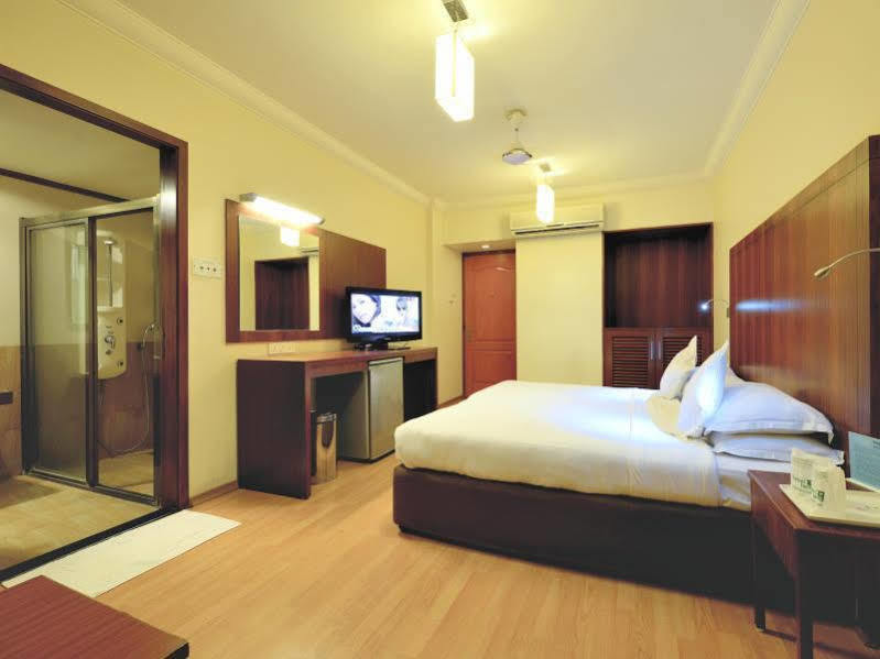 Budget Inn Bellevue Surat Exterior foto