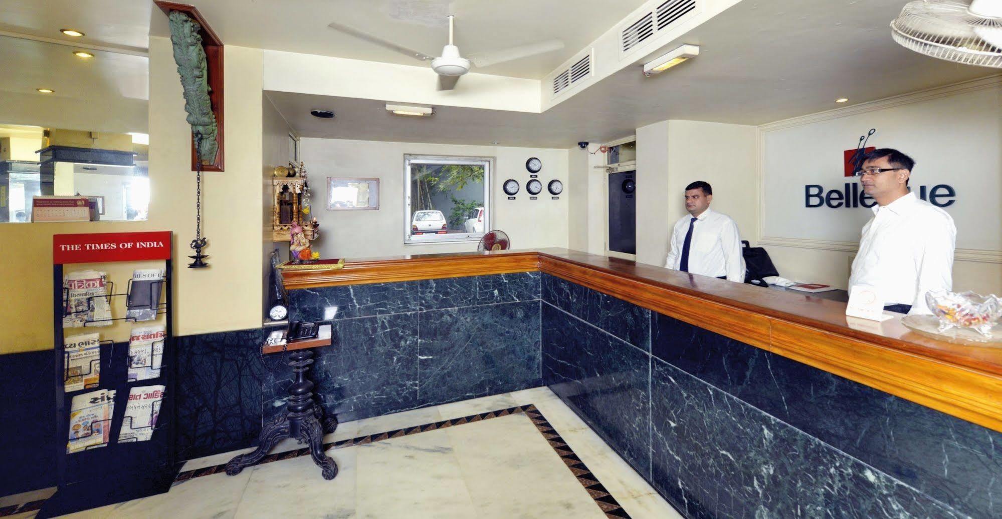 Budget Inn Bellevue Surat Exterior foto