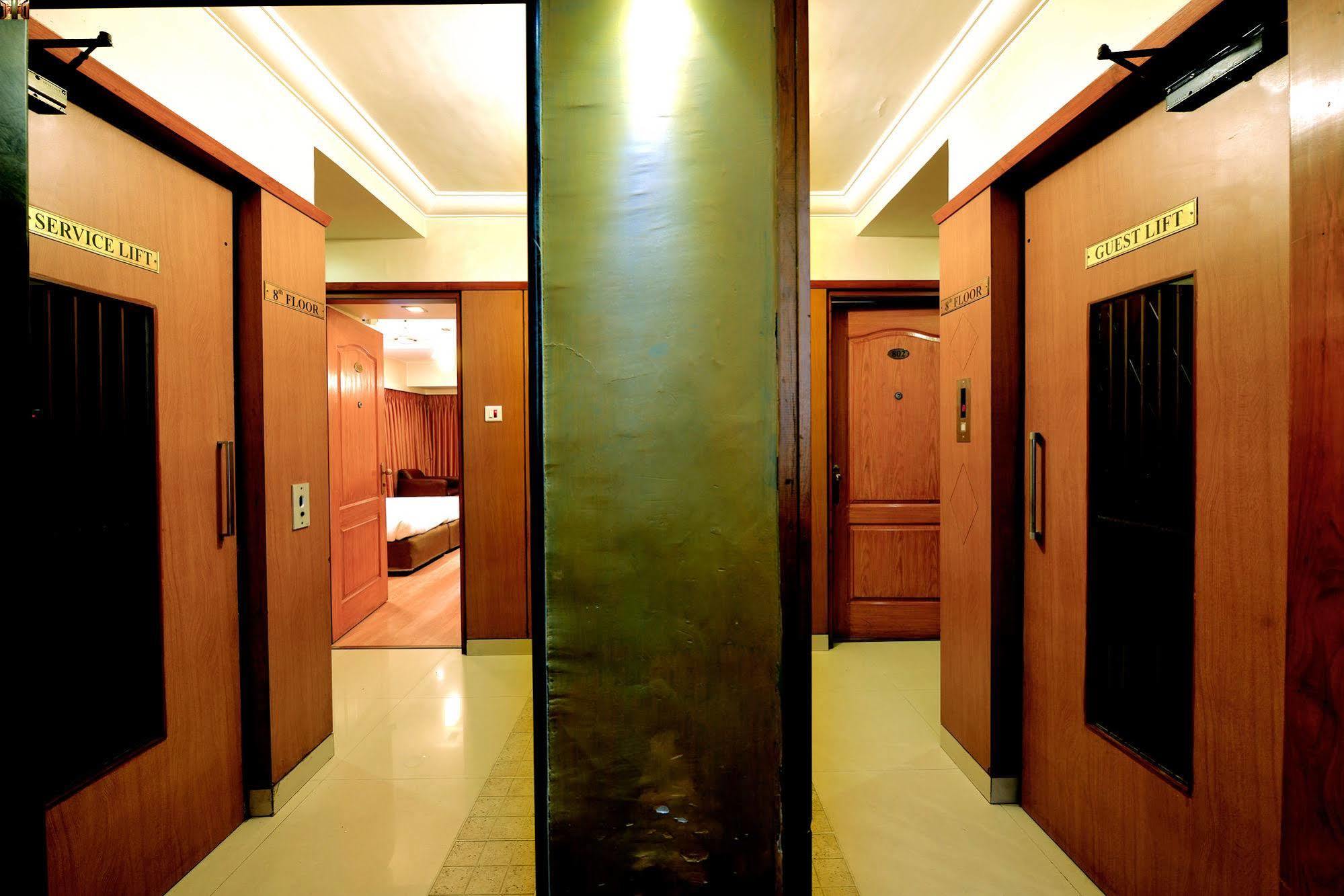 Budget Inn Bellevue Surat Exterior foto