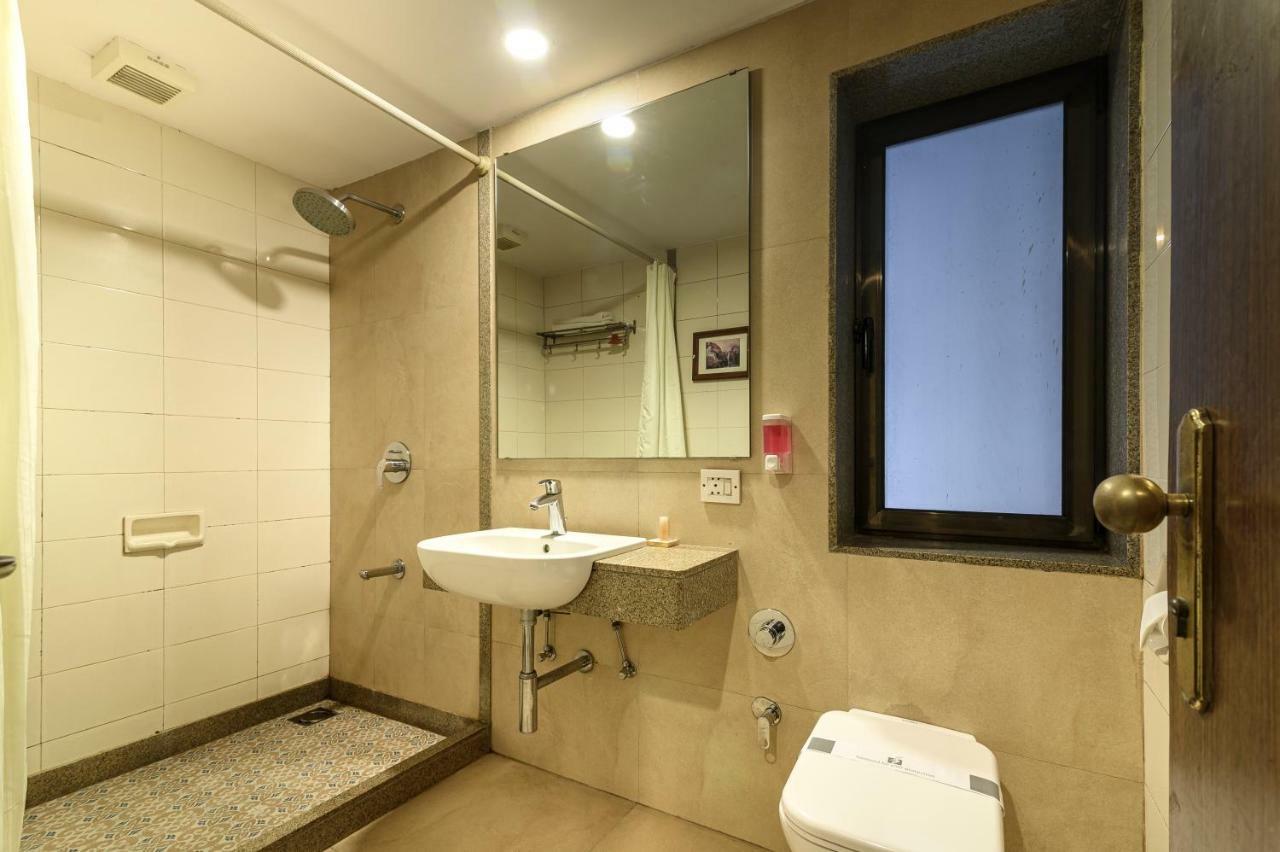 Budget Inn Bellevue Surat Exterior foto